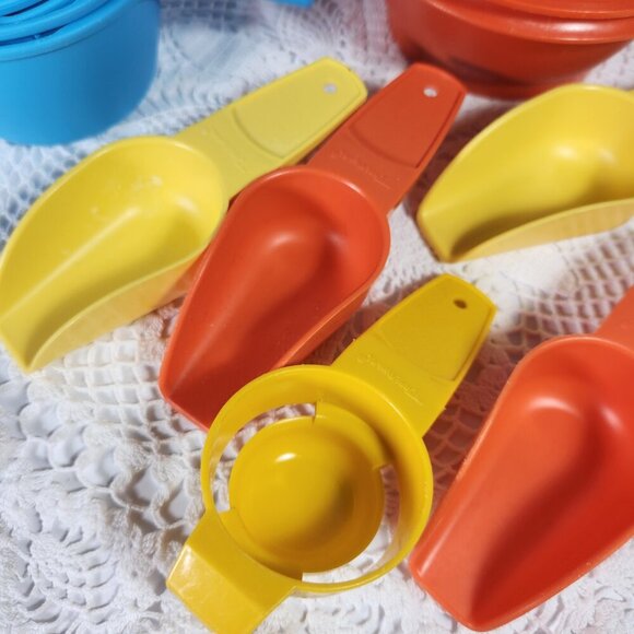 Tupperware Lot Cream Sugar Scoops Egg Seperator Measuring Mates Cups Vintage - Picture 4 of 13